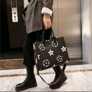 LEATHER PURSE BLACK & WHITE